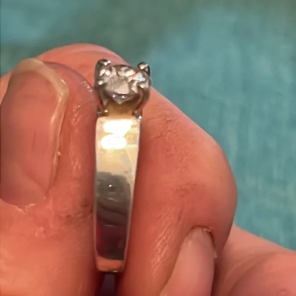 Sterling silver 1ct moissanite ring. - Picture 4 of 7
